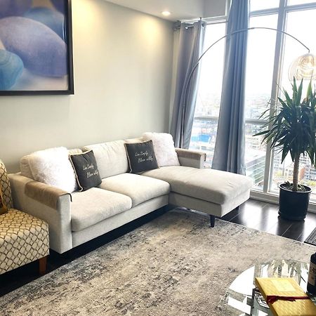 Tvhr - Luxury Condos In Heart Of Downtown Торонто Экстерьер фото
