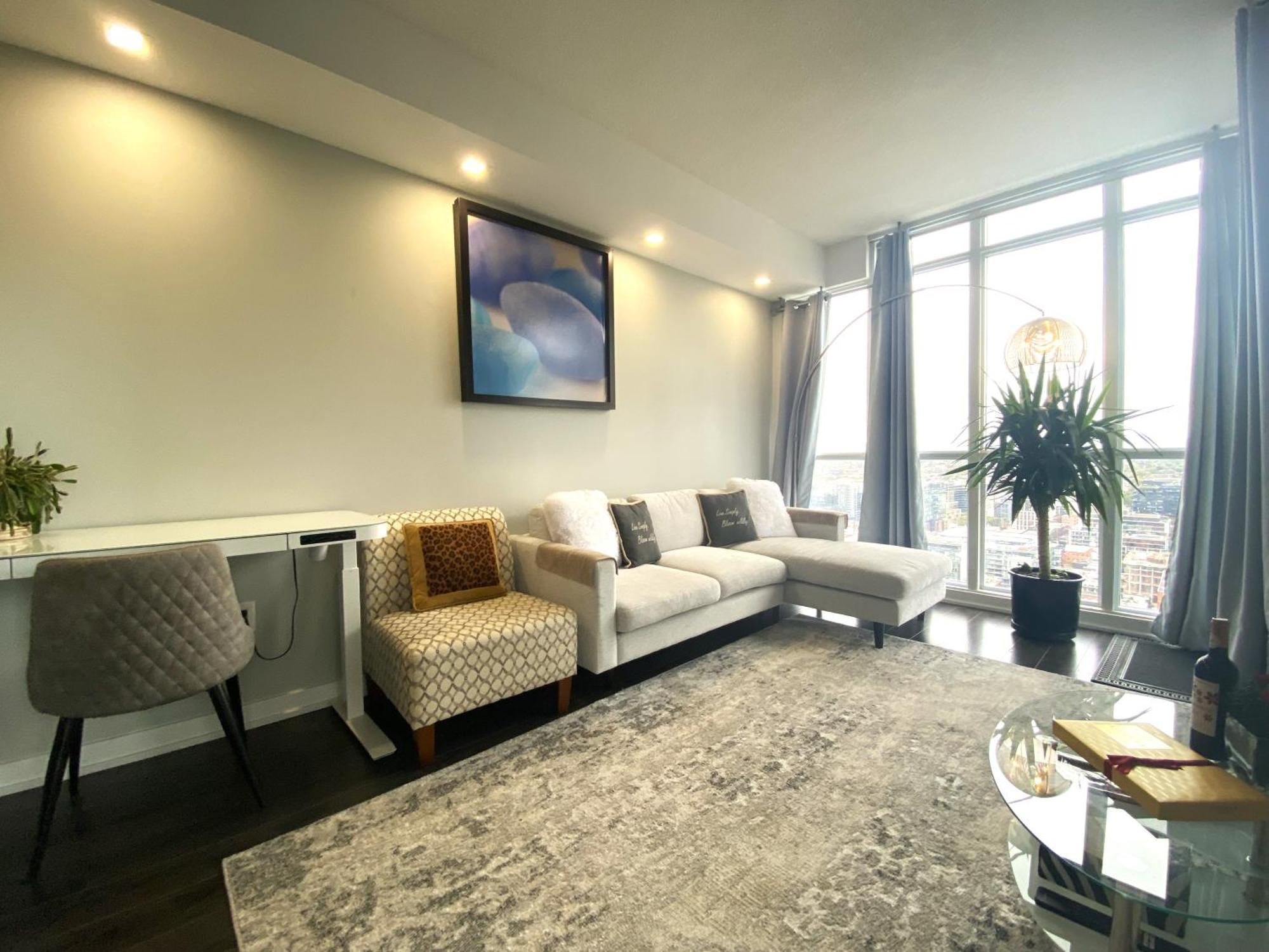 Tvhr - Luxury Condos In Heart Of Downtown Торонто Экстерьер фото