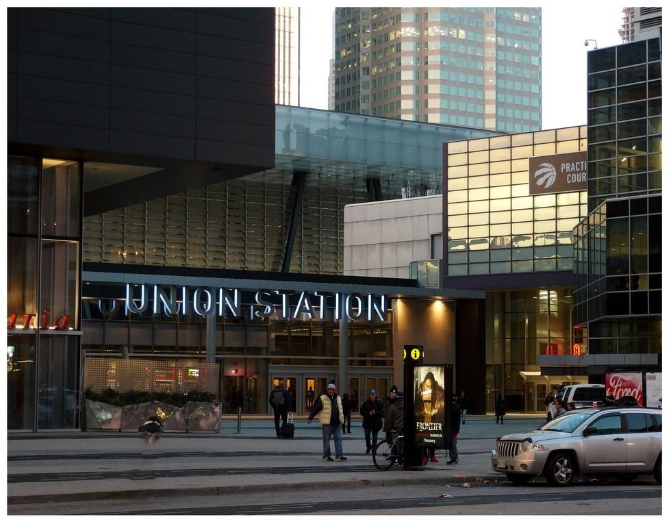 Tvhr - Luxury Condos In Heart Of Downtown Торонто Экстерьер фото