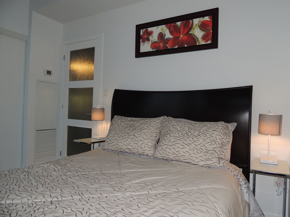 Tvhr - Luxury Condos In Heart Of Downtown Торонто Экстерьер фото