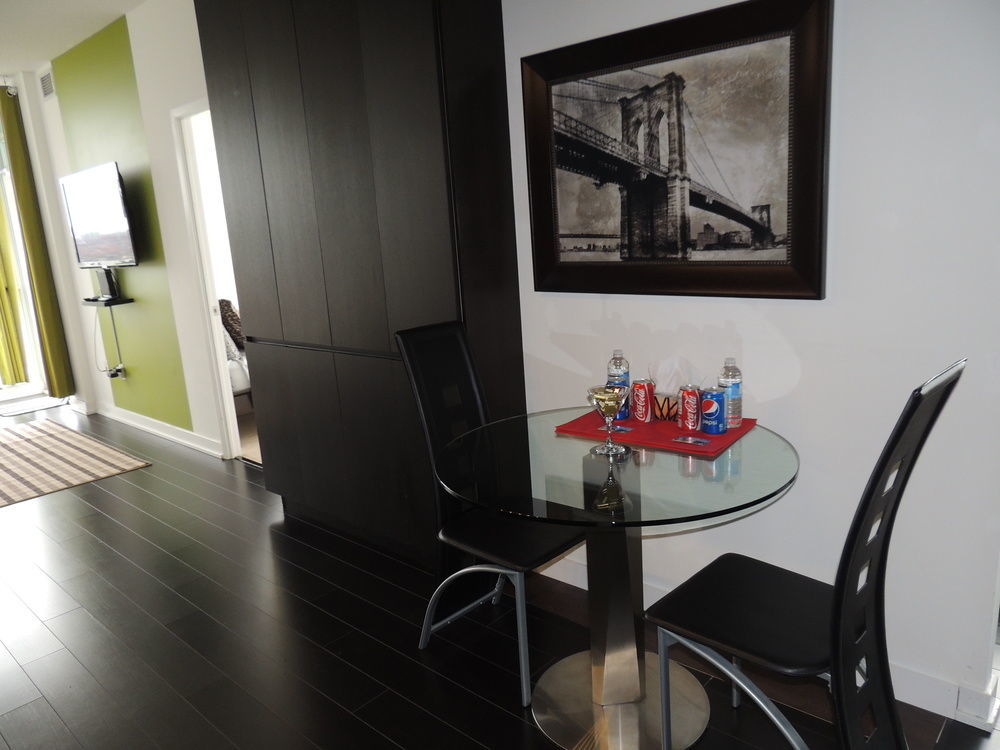 Tvhr - Luxury Condos In Heart Of Downtown Торонто Экстерьер фото