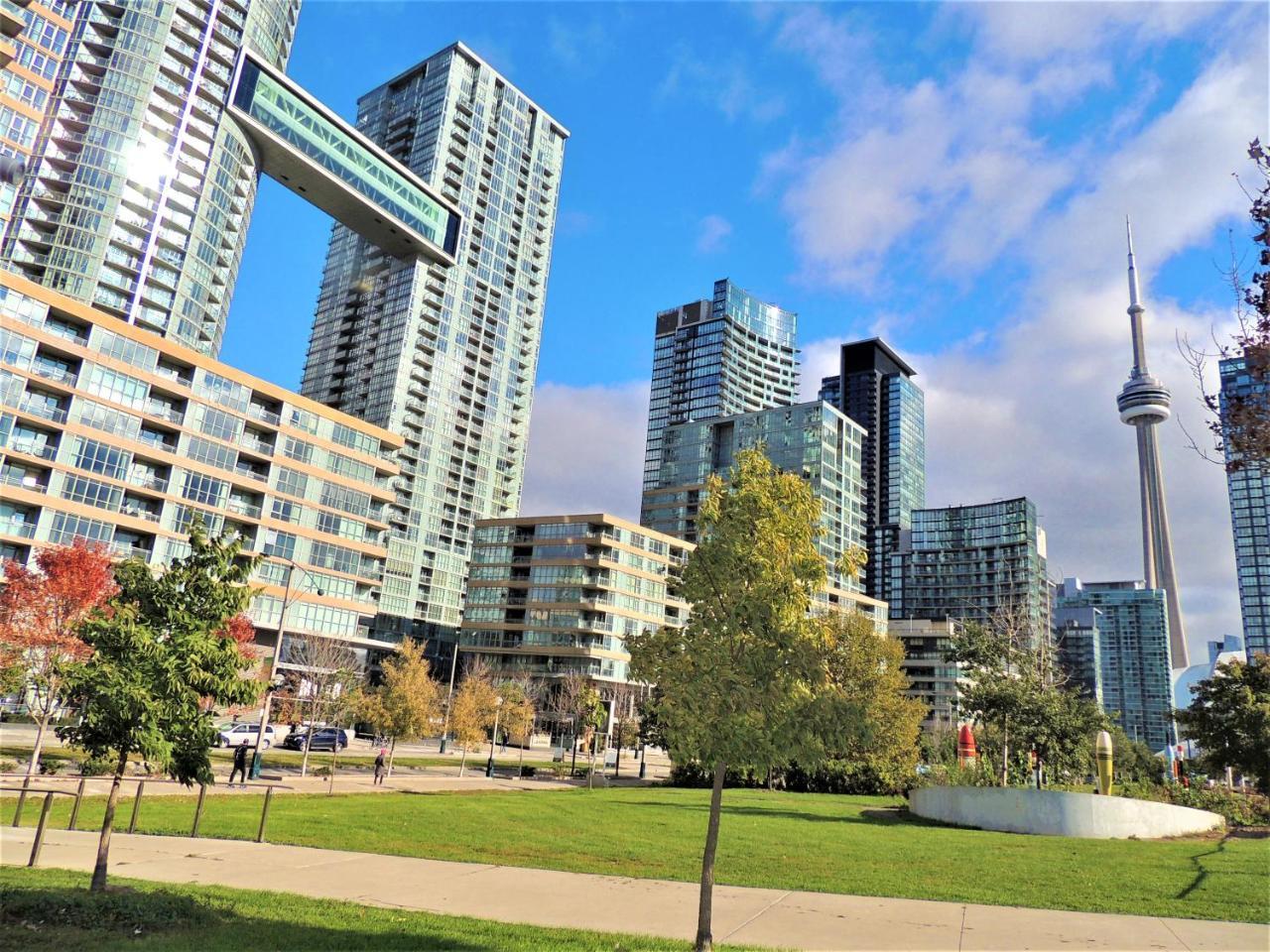 Tvhr - Luxury Condos In Heart Of Downtown Торонто Экстерьер фото
