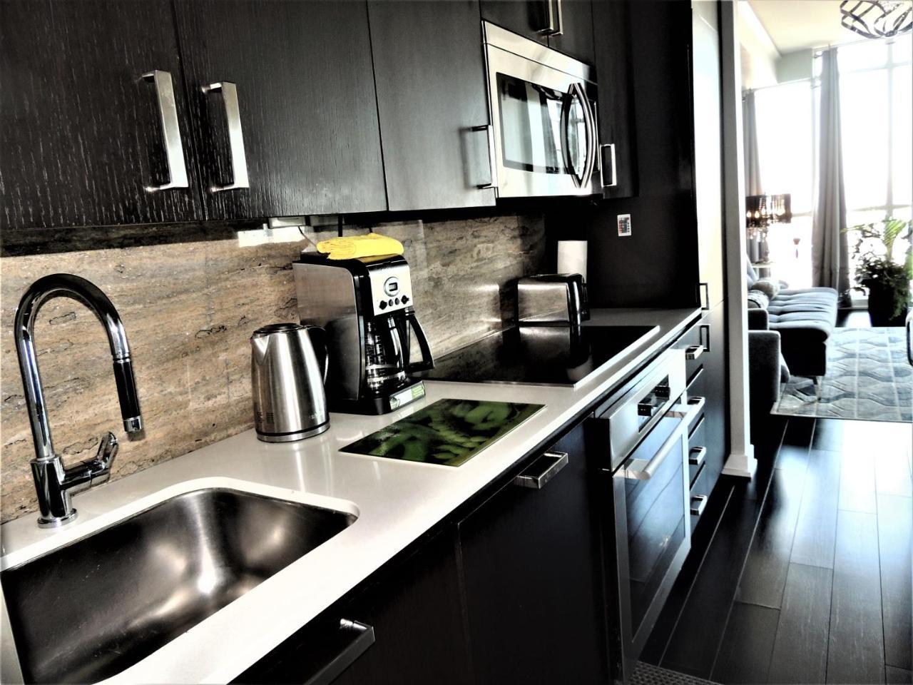 Tvhr - Luxury Condos In Heart Of Downtown Торонто Экстерьер фото