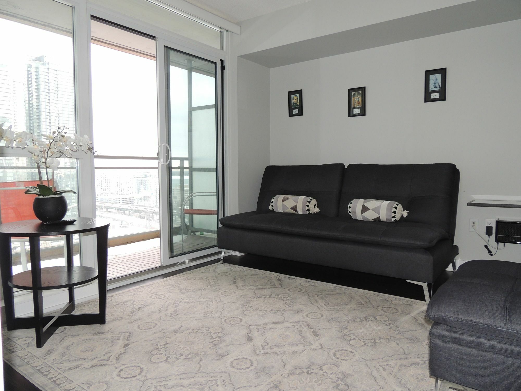 Tvhr - Luxury Condos In Heart Of Downtown Торонто Экстерьер фото