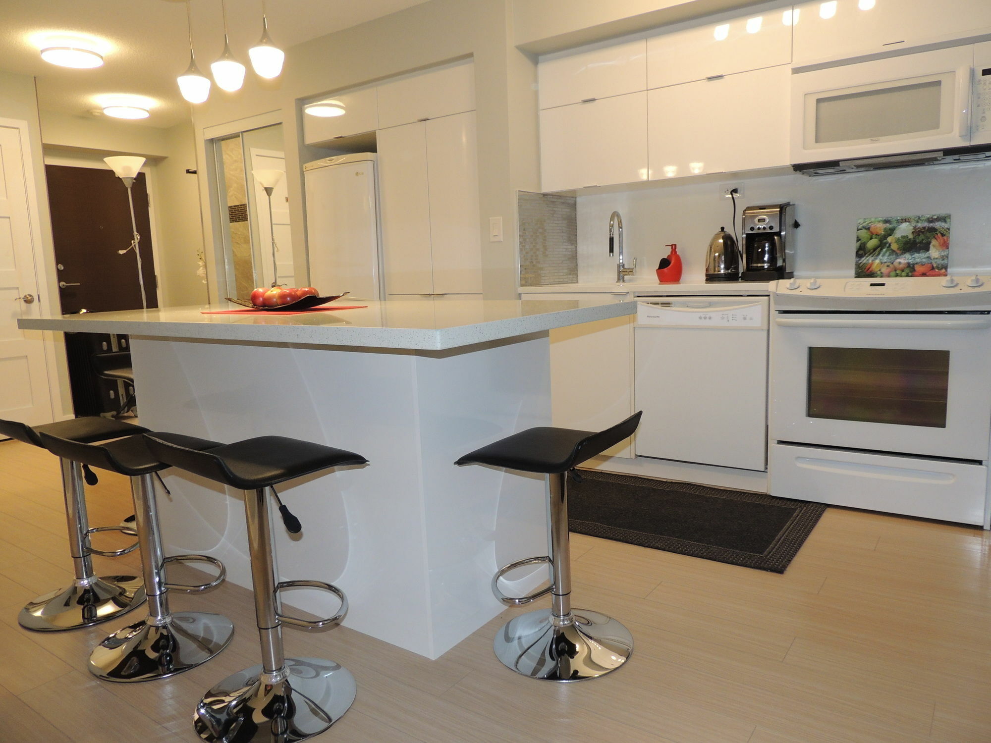 Tvhr - Luxury Condos In Heart Of Downtown Торонто Экстерьер фото